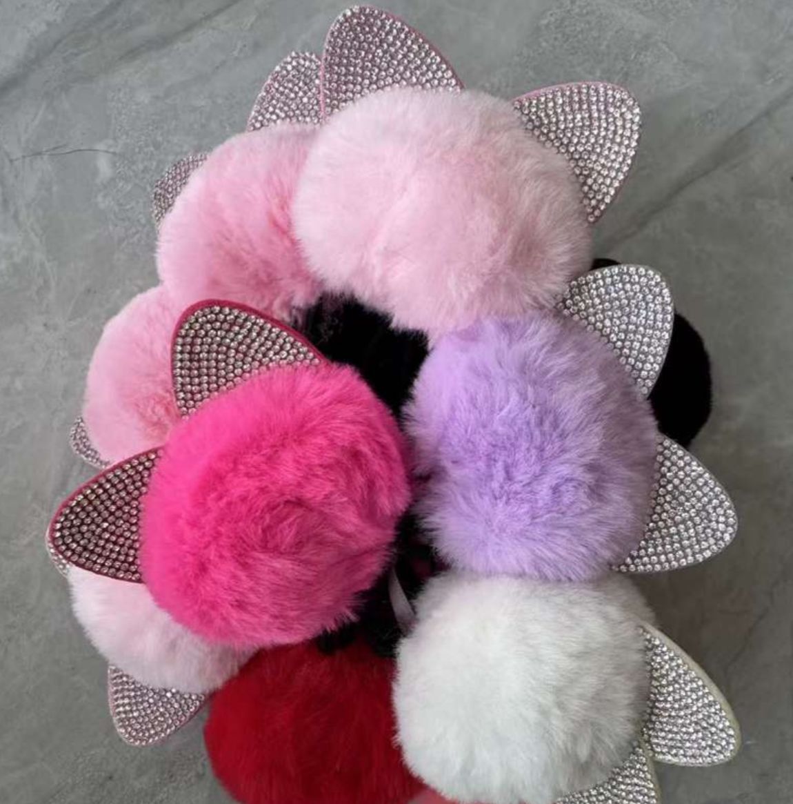 Xuxinha Com Pompom grande e orelhinhas manta (12 peças cores variadas)
