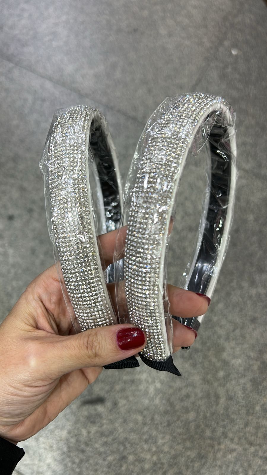 Tiara Manta Strass (12 peças iguais)