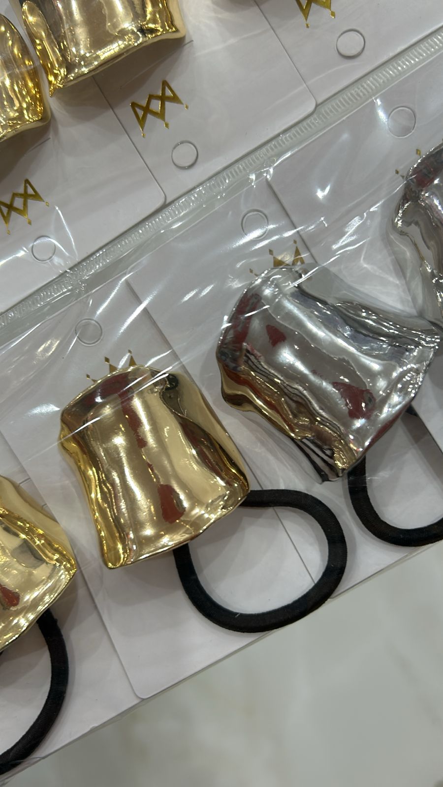 Xuxinha Metal CÔNCAVO LARGO MARTELADO (12 peças 10 douradas e 2 prata)