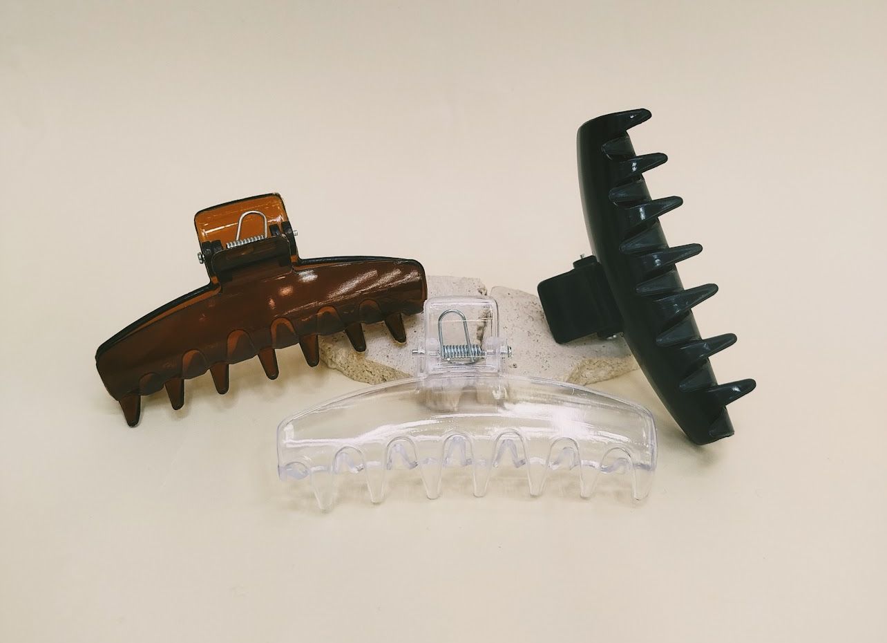 Pregadeira Poliéster G 10,5cm mola reforçada (12 peças 4 de cada cor)