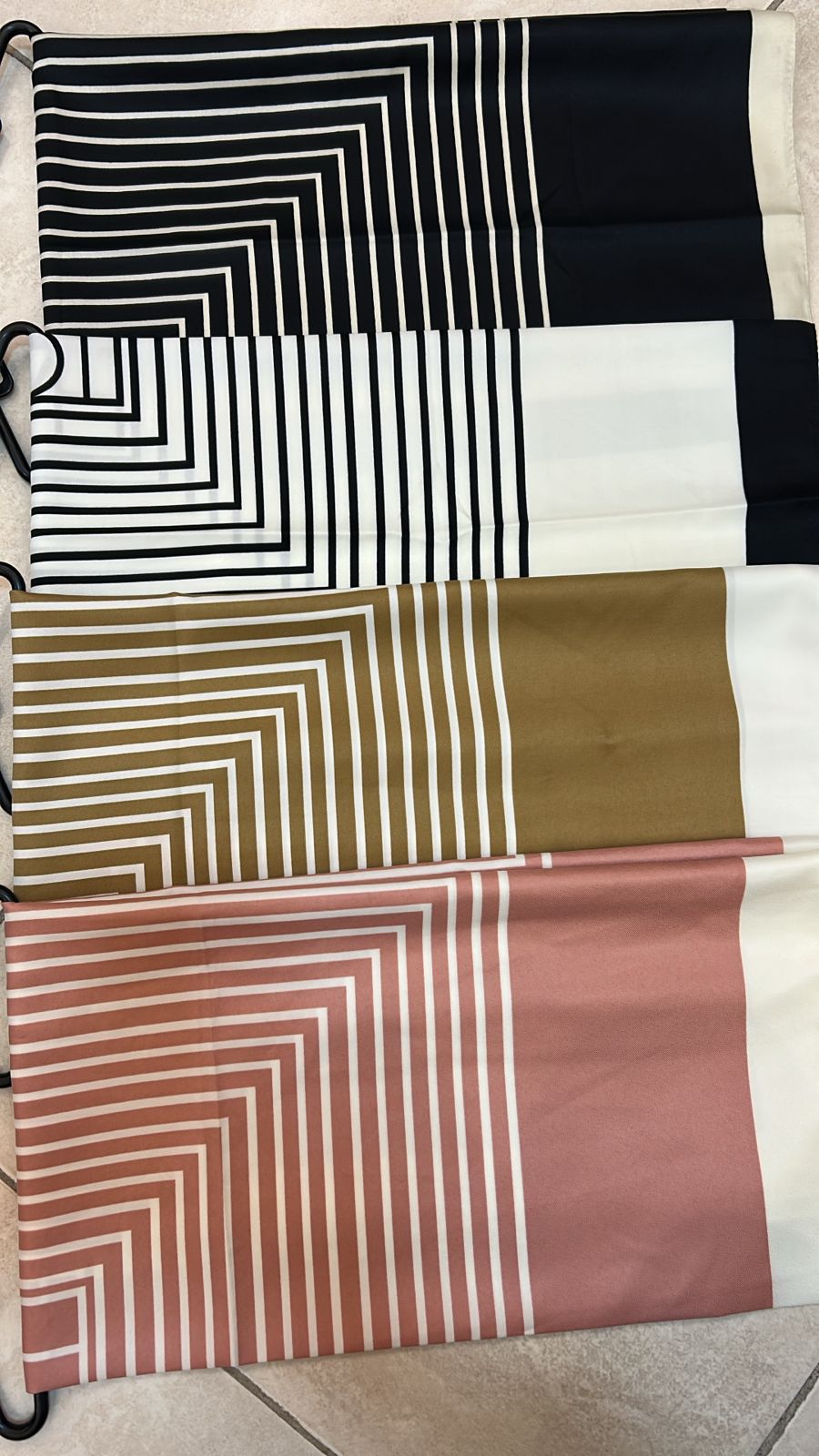 Lenço 90x90 cm toque de seda Listras (12 peças, 6 preto 2 branco 2 rosa 2 marrom)
