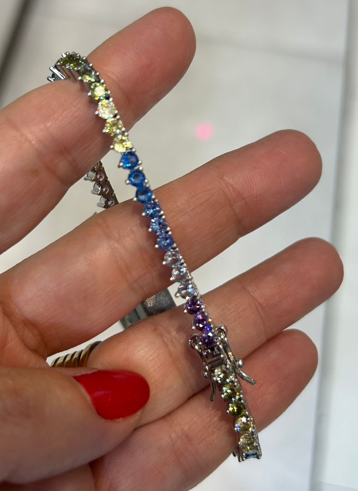 Pulseira Três pontas pedras coloridas fecha gaveta (6 peças)