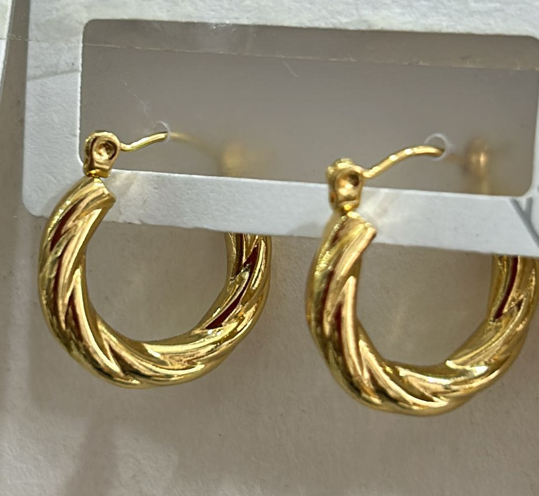 Argola em aço inoxidável média torcida (12 pares 6 dourados e 6 pêras)