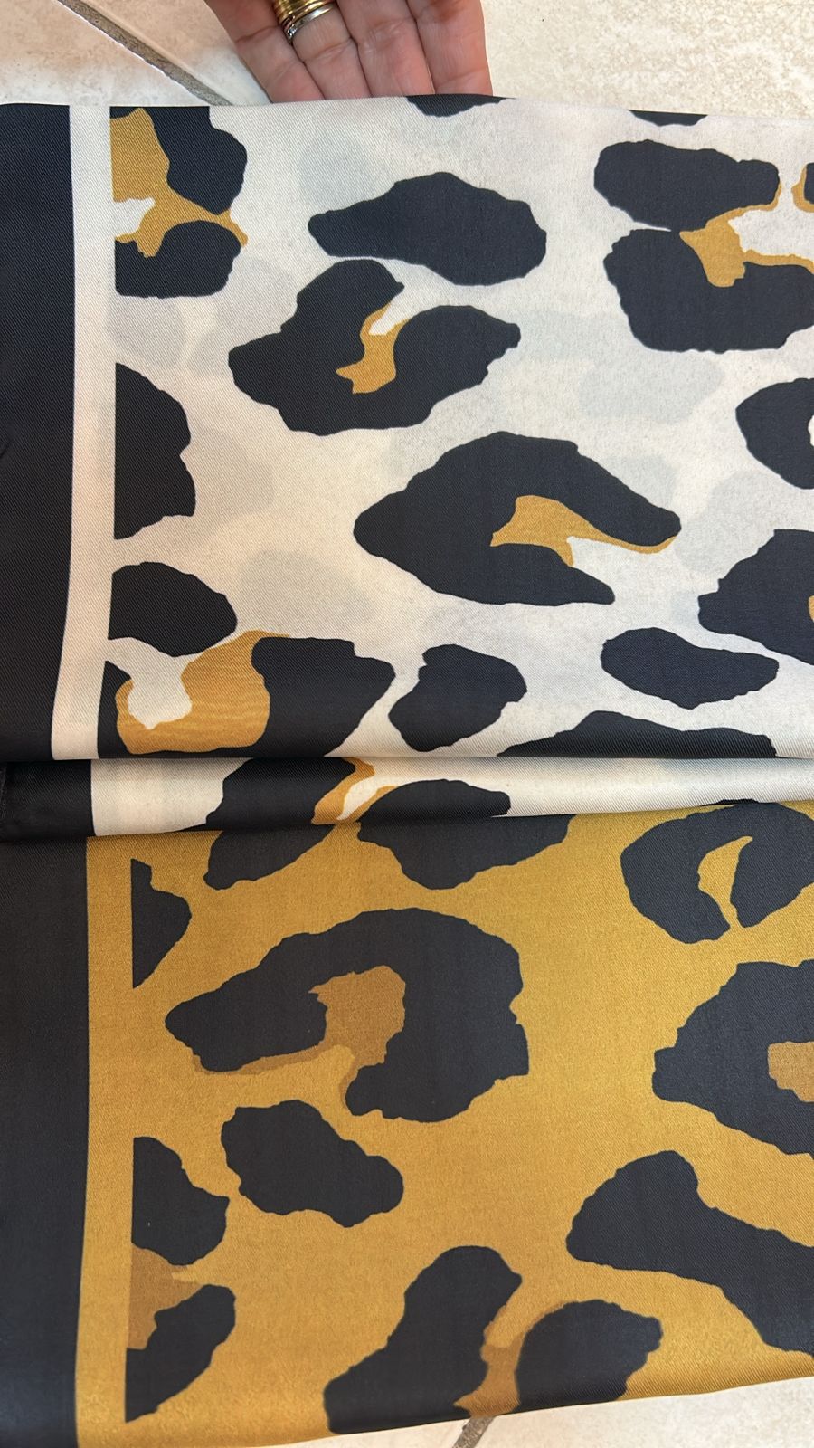Lenço 70x70 cm toque de seda Animal Print (12 peças 6 de cada)