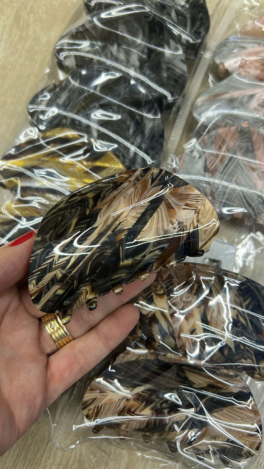 Pregadeira G acetato mesclado meia lua sólido (12 peças, 3 de cada cor)