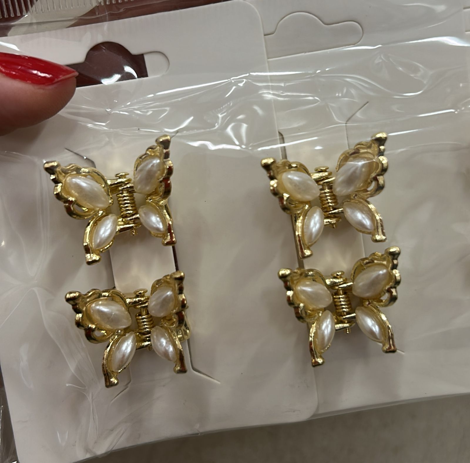 Pregadeira pp metal borboleta com pérola (12 cartelas com 2 peças cada)