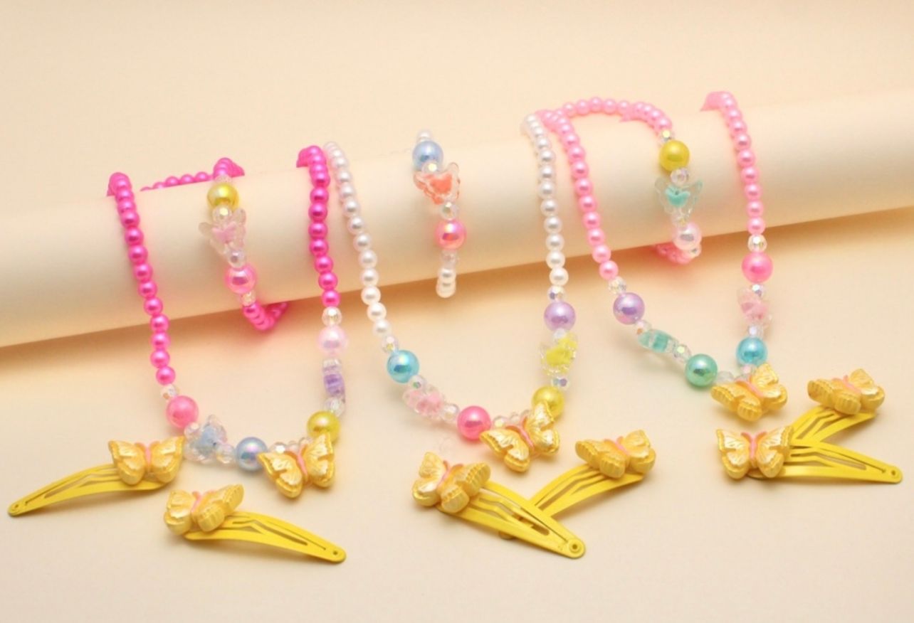 Kit Infantil com Tic Tac, pulseira e colar (12 kits com 4 peças cada)