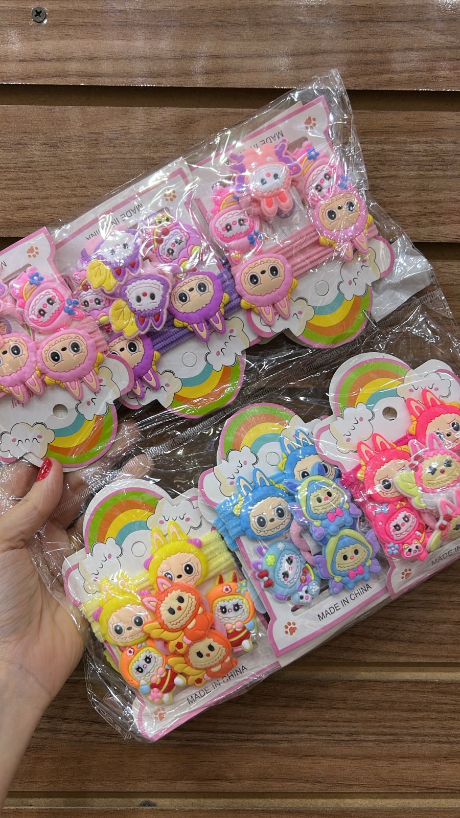 Cartela Labubu Infantil com Xuxinha, hair clip (12 cartelas com 6 peças cada cores variadas)