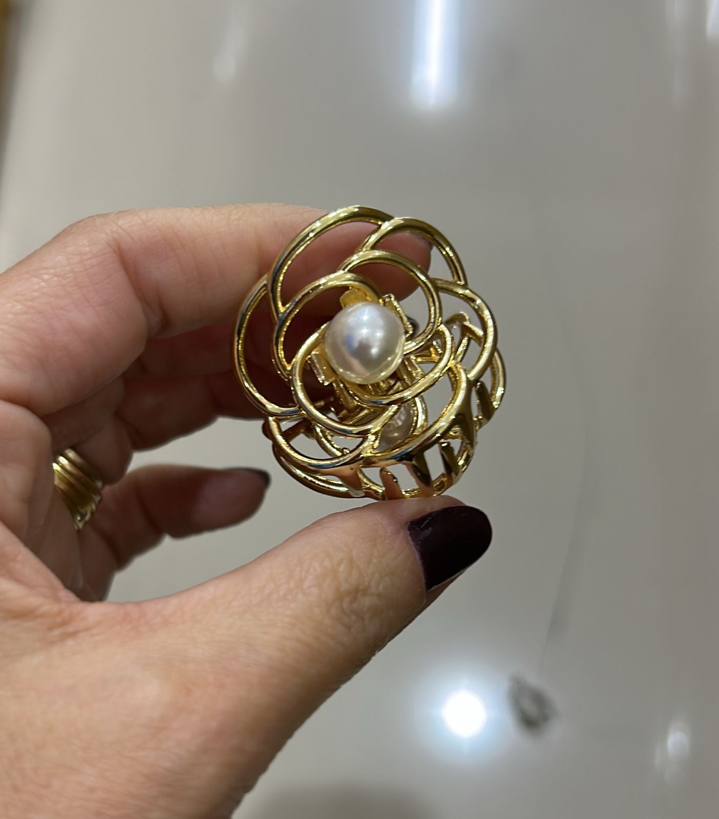 Piranha P metal Camélia com miolo de pérola (12 peças)