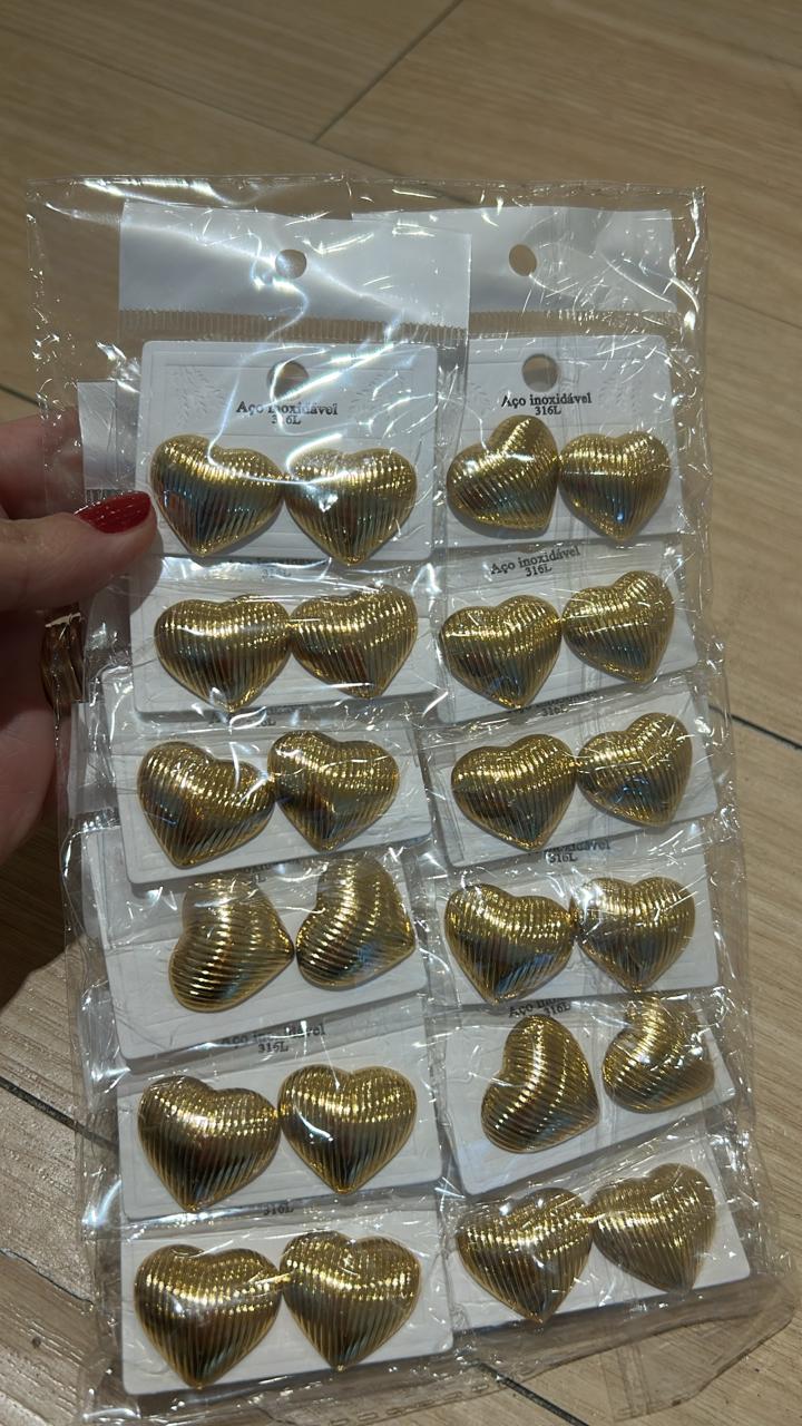 Brinco Coração Frisado dourado - Aço Inoxidável 316L (12 pares)