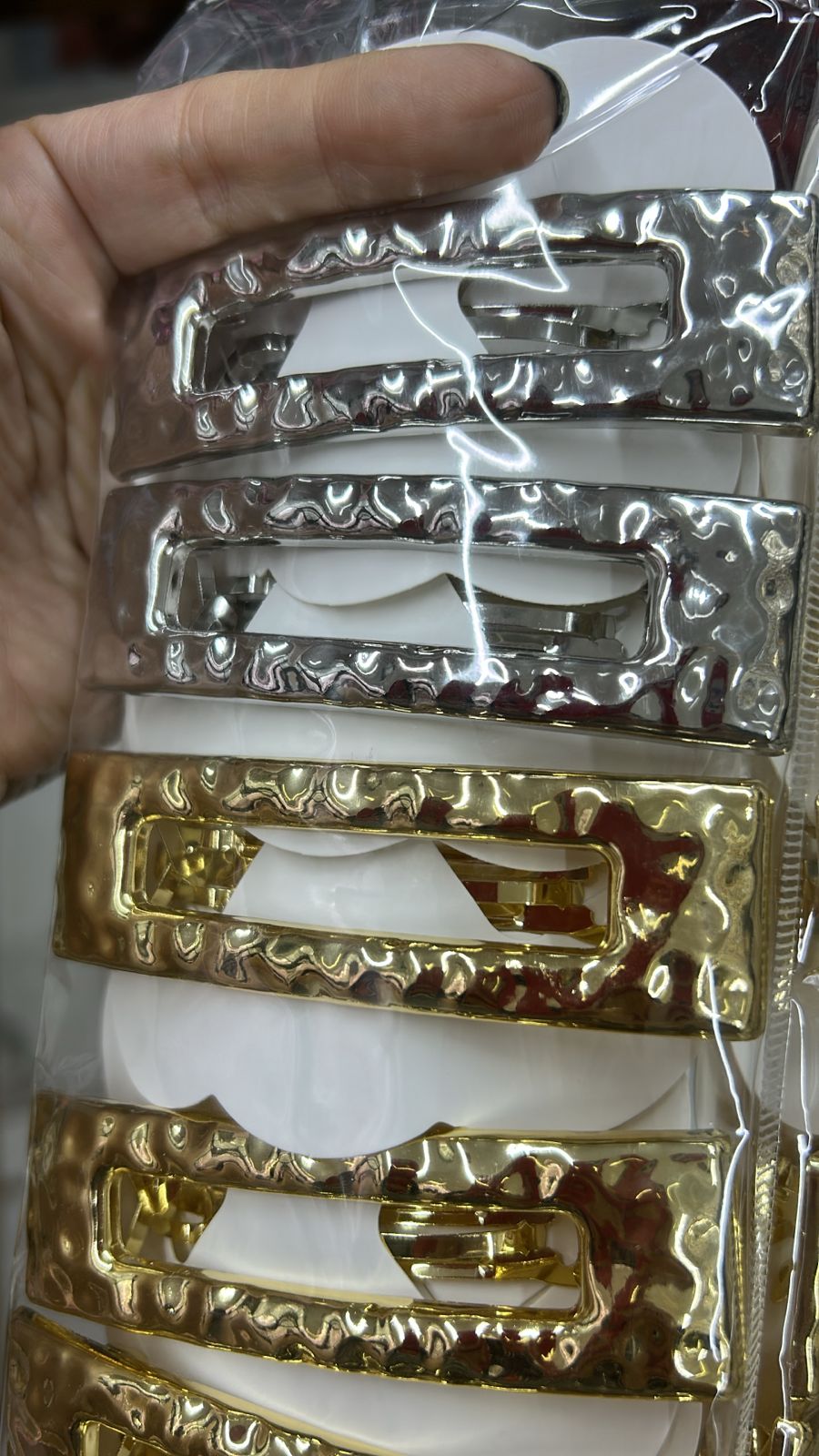 Presilha Francesa Metal Retangular Vazado Martelado (12 peças 10 douradas e 2 pratas)