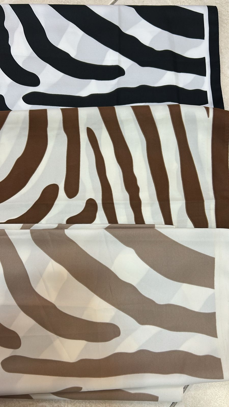 Lenço 90x90 cm toque de seda Zebra (12 peças, 6 preto 3 marrom claro 3 bege)