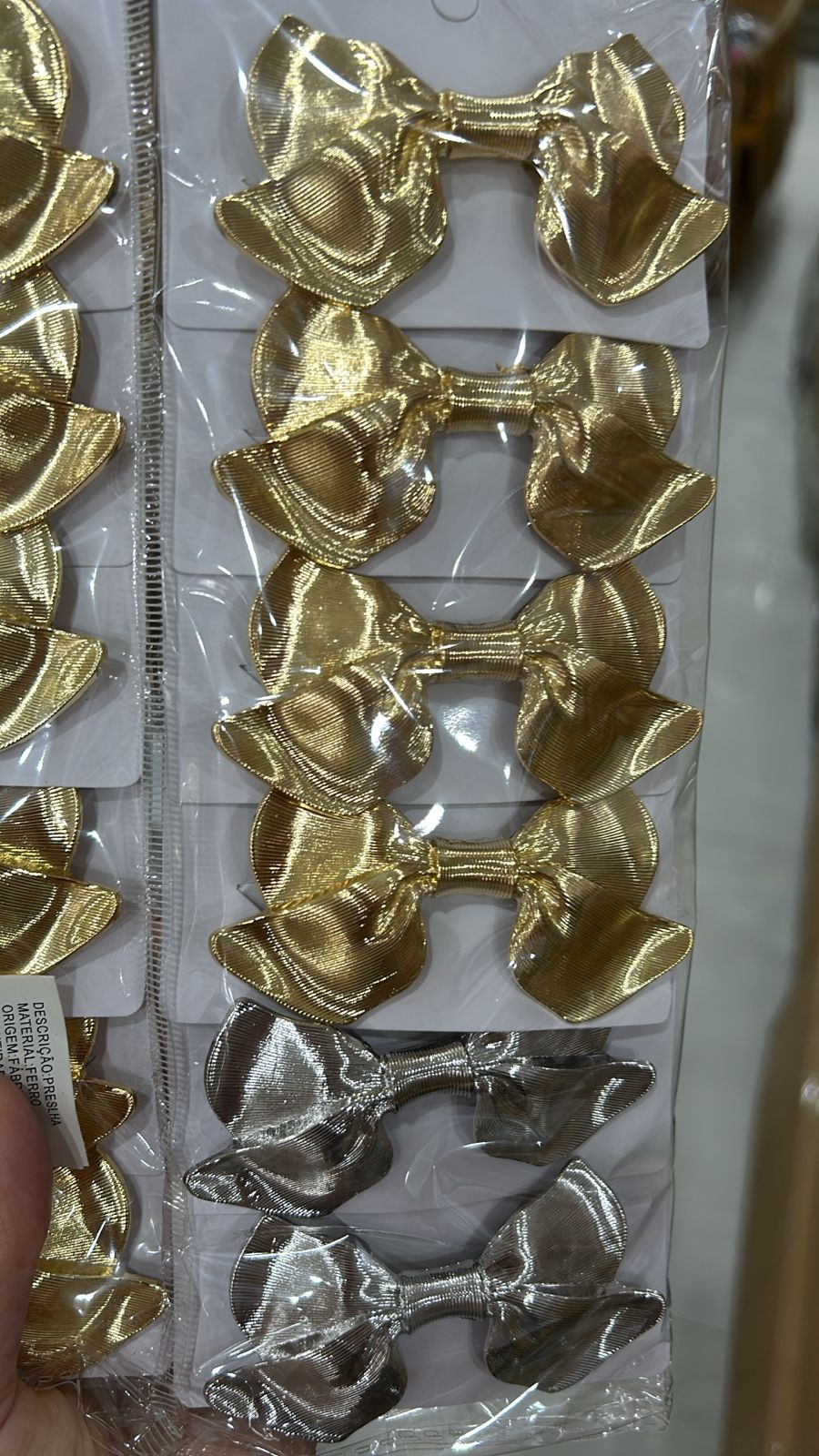 Presilha Francesa Laço com pontas Frisado (12 peças 10 douradas e 2 pratas)