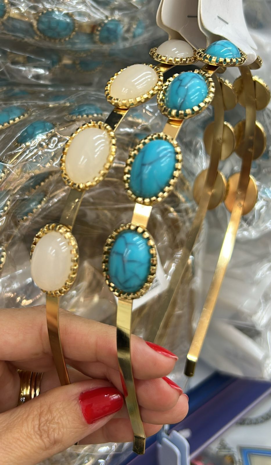 Tiara Metal com detalhes pedras resinadas (12 peças 8 azuis e 4 brancas)