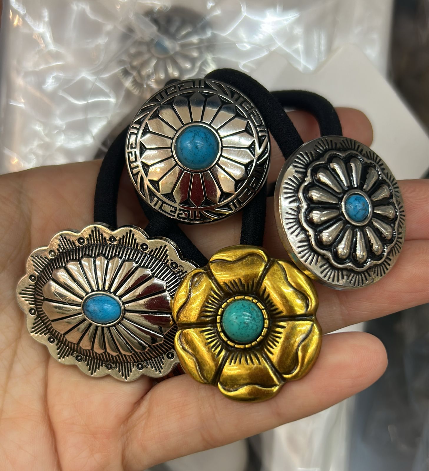 Xuxinha Adulto metal envelhecido com pedra azul resinada (12 peças 3 de cada modelo)