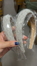 Tiara Larga com Micro pérolas e micro brilhos (12 peças iguais)