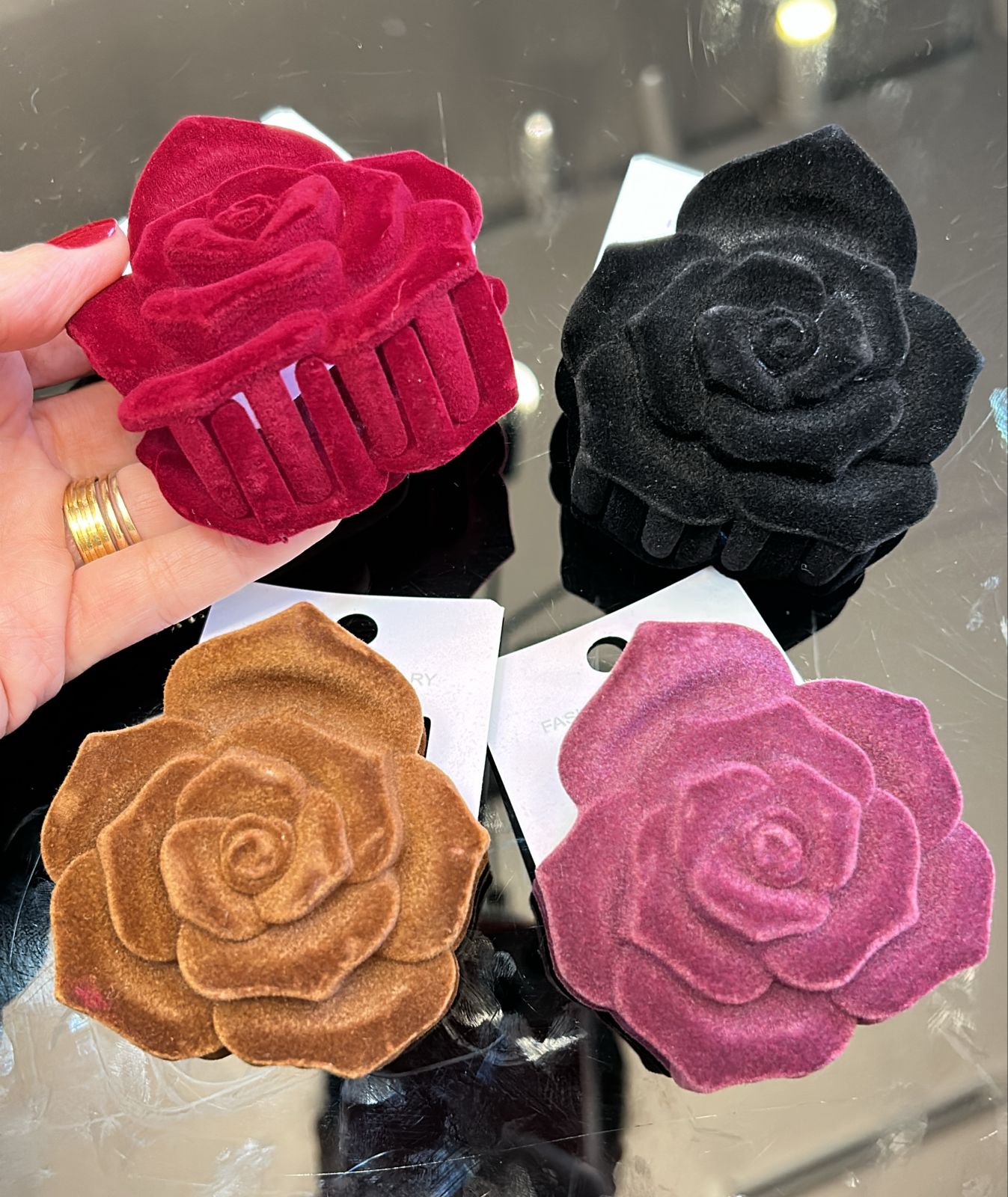 Piranha G Poliéster Aveludado Camélia (12 peças 6 preto, 2 vermelho, 2 rose e 2 marrom)
