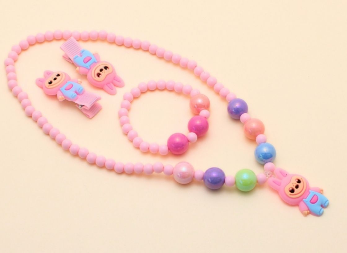 Kit Infantil com pulseira e colar e hair clip Labubu (12 kits com 4 peças cada)