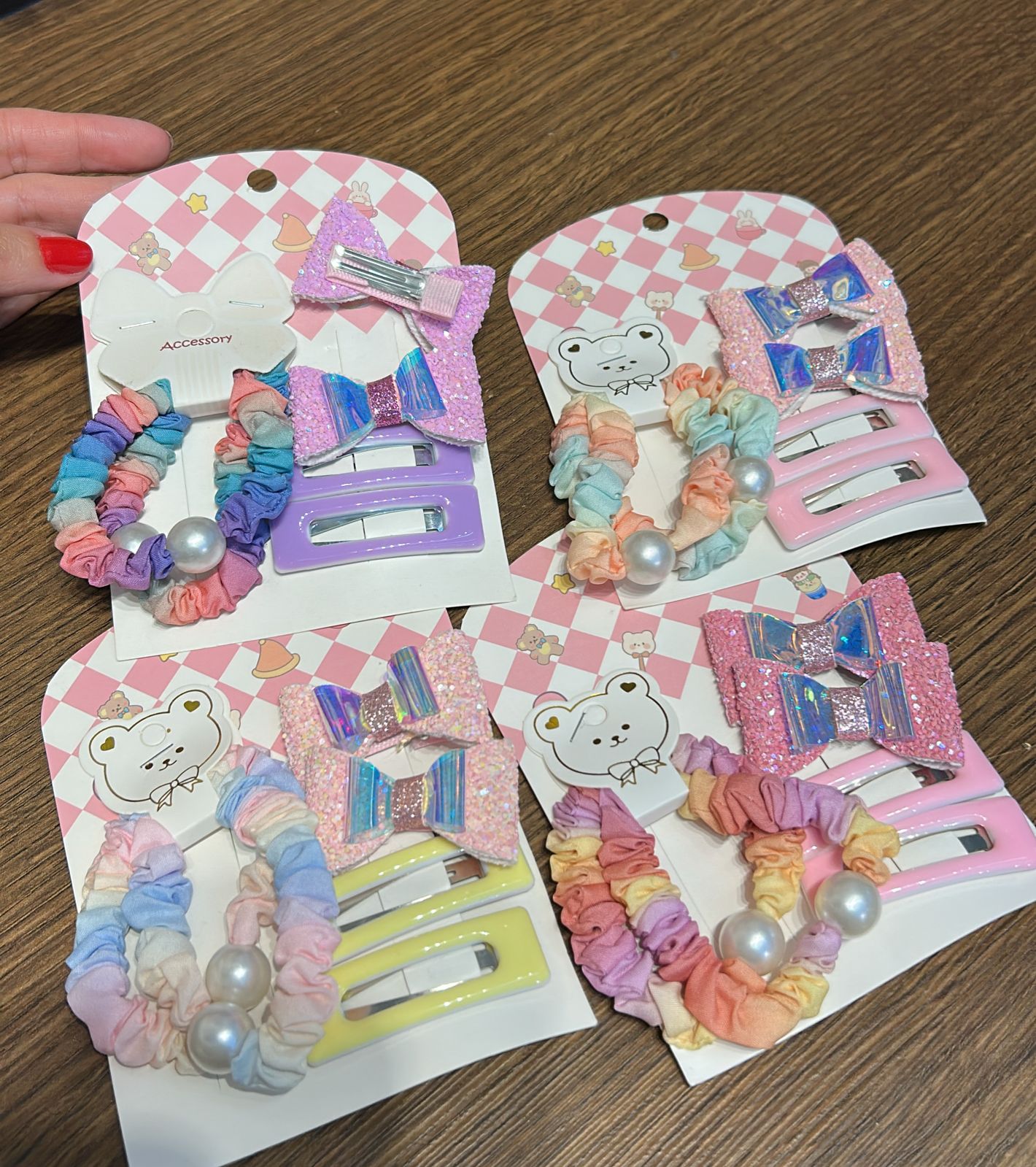 Kit Infantil com Scrunchie Slim, Tic Tac emborrachado e hair clip laço flocado 12 cartelas com 6 peças cada)