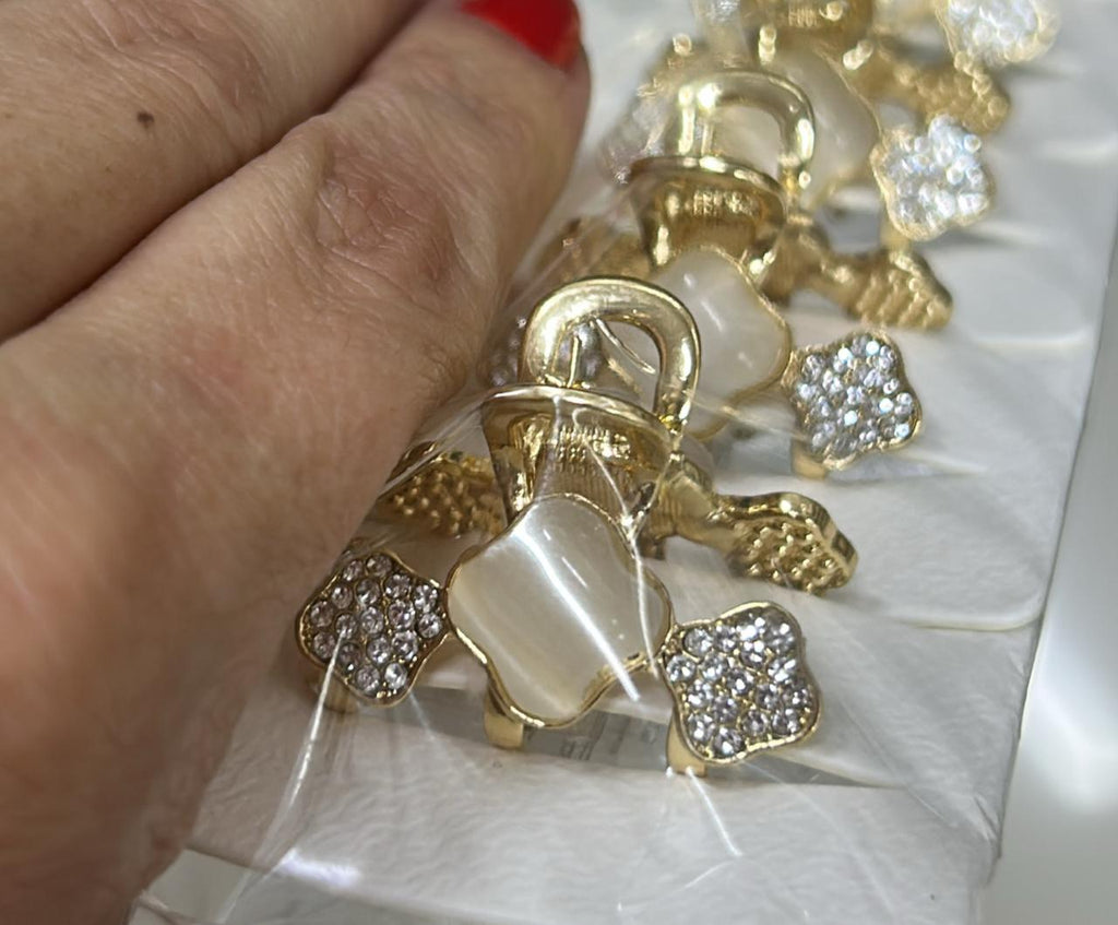 Pregadeira PP metal trevo com olho de gato e cravejado (12 peças)