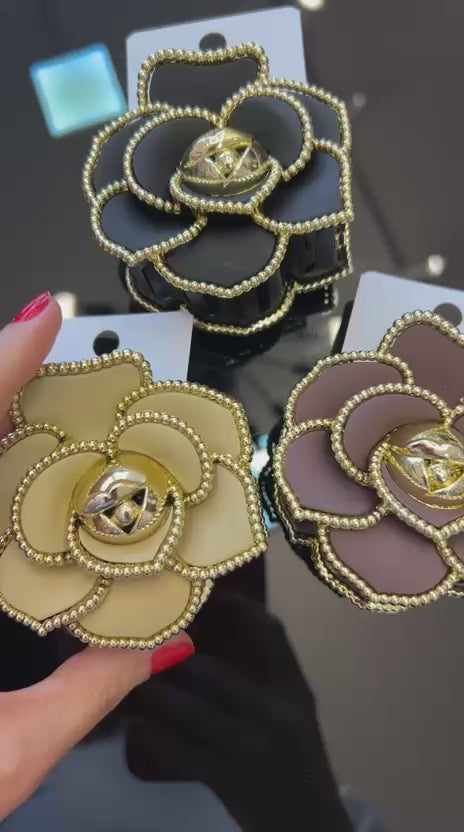 Pregadeira G Flor Emborrachada com detalhes dourados (12 peças 2 de cada cor)