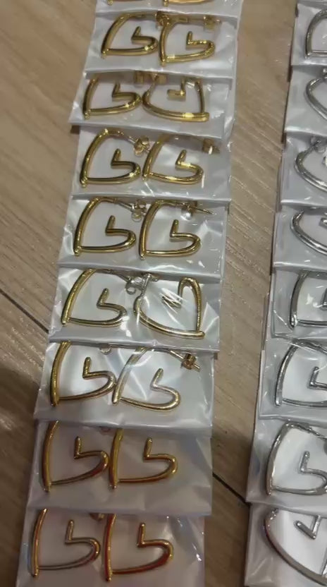 Argola média coração dourado - Aço Inoxidável 316L (cartela com 12 pares)