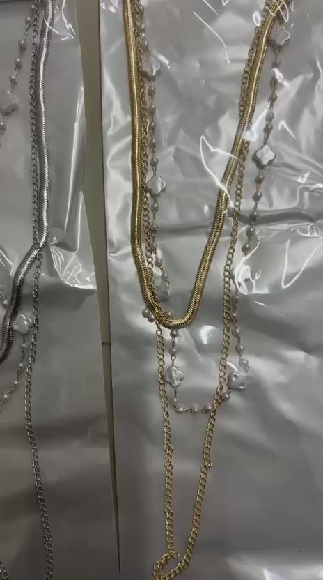 Trio colar fecho lagosta com extensor pérola inspiração grife (12 peças 10 douradas e 2 prata)