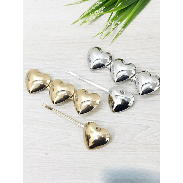 Grampo e Hair Clip Coração (12 cartelas cartelas com 2 peças cada, 6 douradas e 6 pratas)